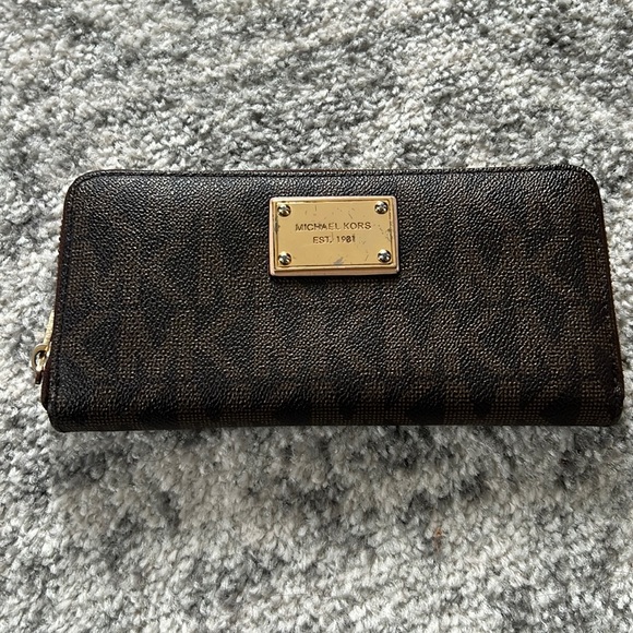 Michael Kors Jet Set Large Wallet - Picture 3 of 10